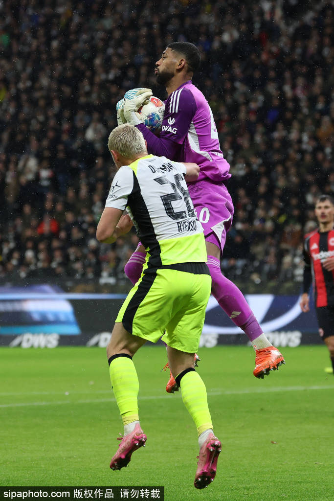 拜仁vs科隆首发：凯恩与金玟哉的对决，德甲战火再燃！