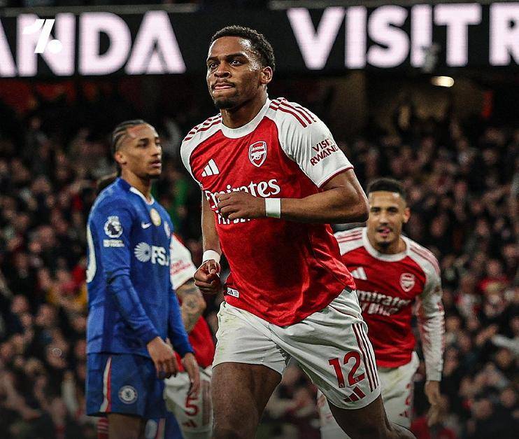 足坛一夜动态：AC米兰复仇升班马，曼联11轮不败，阿森纳2-1切尔西